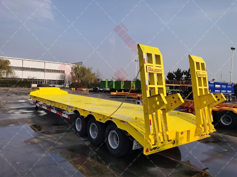 Tri-Axle Lowbed Trailer | Heavy-Duty & Reliable Transport Solutions